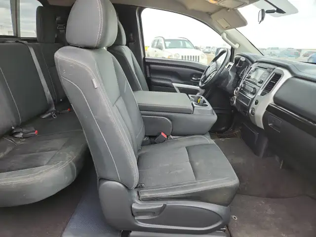 2018 Nissan Titan - Photo 17
