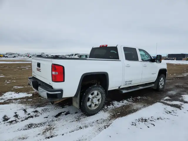 2016 GMC Sierra 3500HD - Photo 3