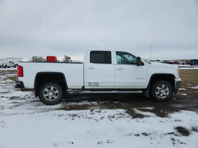 2016 GMC Sierra 3500HD - Photo 9