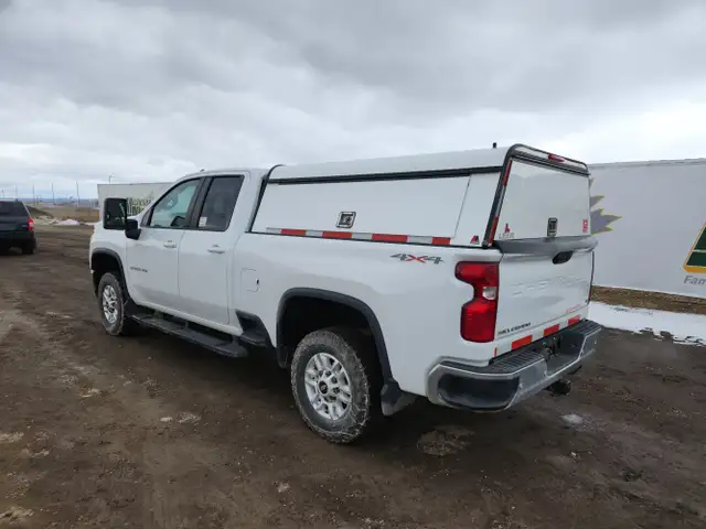 2021 Chevrolet Silverado 2500HD - Photo 2