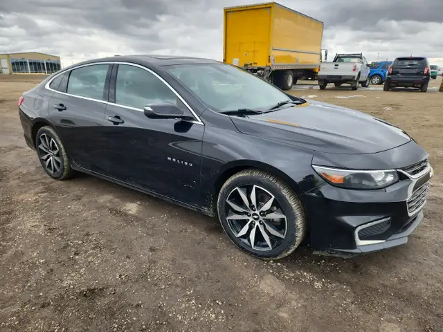 2016 Chevrolet Malibu - Photo 2