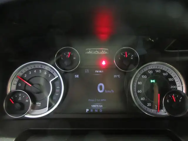 RAM 1500 CLASSIC 2021 WARLOCK V-8 5.7 HEMI 4X4 GPS NAVIGATION AL - Photo 7