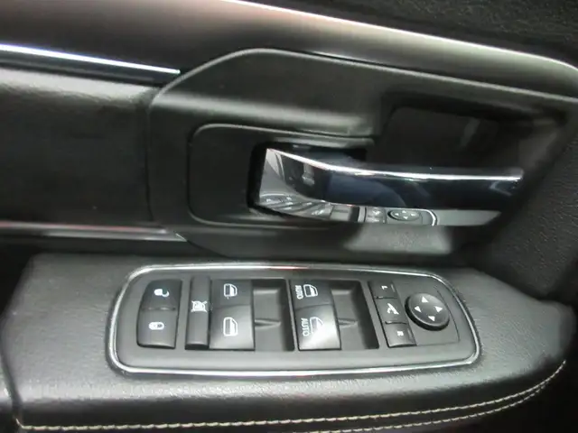 RAM 1500 CLASSIC 2021 WARLOCK V-8 5.7 HEMI 4X4 GPS NAVIGATION AL - Photo 11