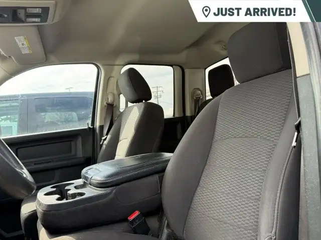 2019 Ram 1500 Classic Express 4x4 Quad Cab | Night Edition - Photo 3