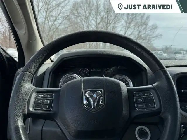 2019 Ram 1500 Classic Express 4x4 Quad Cab | Night Edition - Photo 4