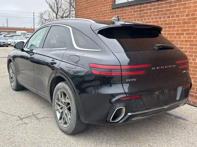 2023 Genesis GV70 2.5T Advanced Plus AWD - Photo 4
