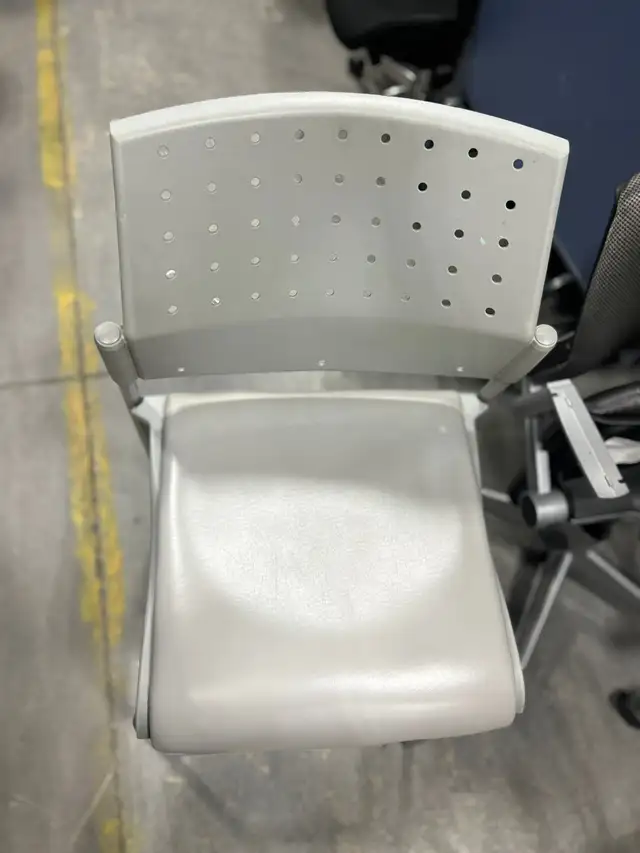 Global Sonic 6558 Armless Bar Stool-Excellent Condition! - Photo 2