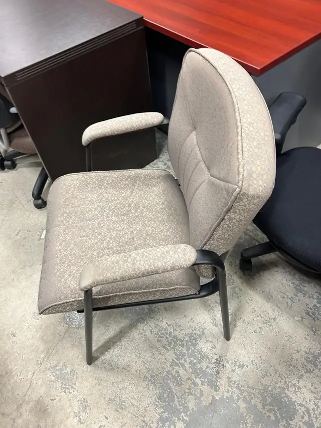 Global Visitor Chair-Excellent Condition-Call us now! - Photo 2