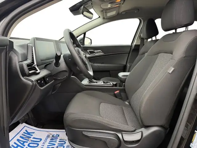 2024 Kia Sportage LX - Photo 11