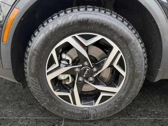 2024 Kia Sportage LX - Photo 17