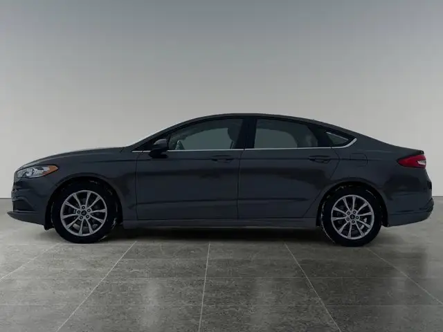 2017 Ford Fusion SE - Photo 2