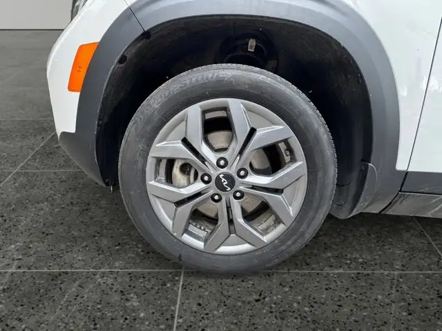 2025 Kia Seltos EX - Photo 17