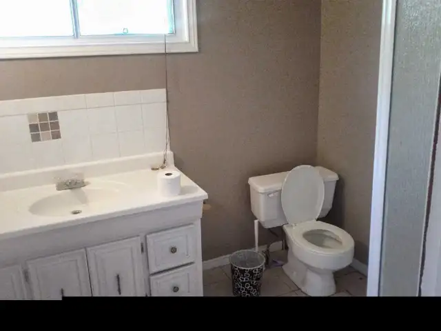 $700 - 2 Cozy Rooms | May 1st - Photo 3