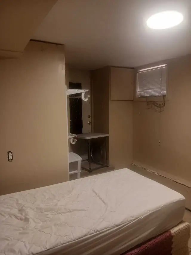 $700 - 2 Cozy Rooms | May 1st - Photo 10