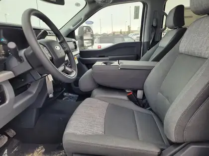 2026 Ford Super Duty F-550 DRW XLT 4WD Crew Cab 203 WB 84 CA - Photo 11