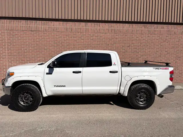 2016 Toyota Tundra SR5 - Photo 2