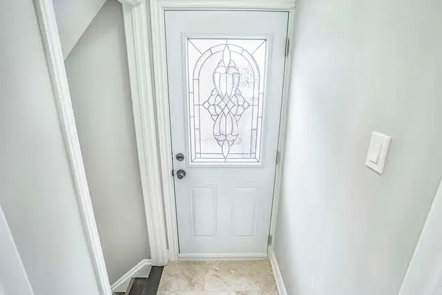 Gorgeous 1-bedroom 1-bathroom Basement Apartment - Photo 3