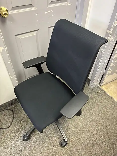 Steelcase Think V1 Chair! - Photo 2