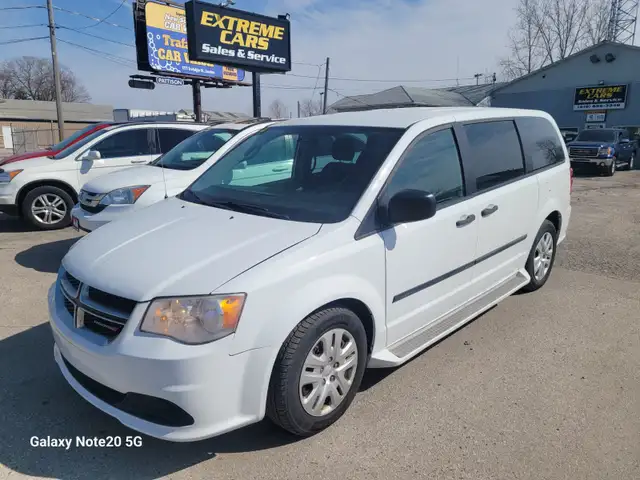 2014 DODGE GRAND CARAVAN (Stow and  go)