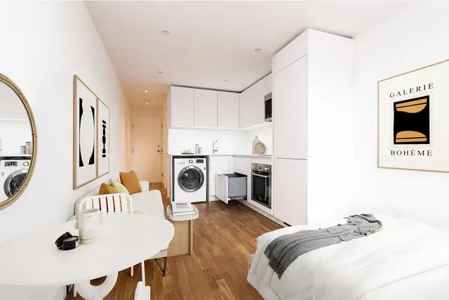 Renovated studio, Queen and Bathurst - ID 283