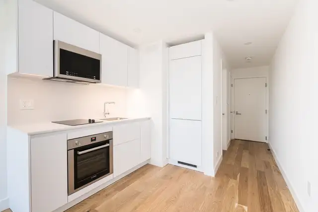 Renovated studio, Queen and Bathurst - ID 283 - Photo 3