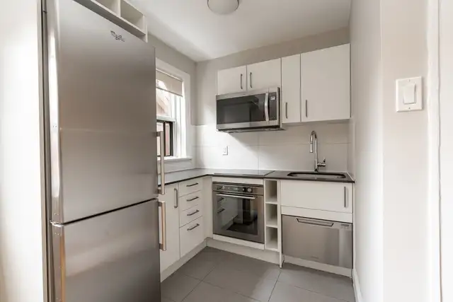 Renovated one bedroom, St Clair and Arlington - ID 4365 - Photo 2