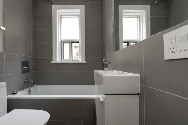 Renovated one bedroom, St Clair and Arlington - ID 4365 - Photo 7