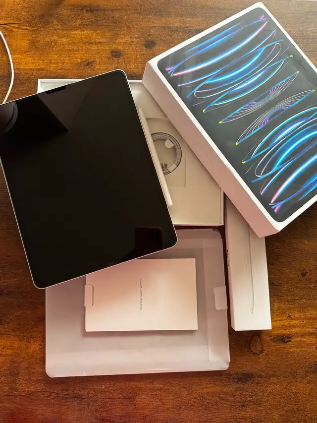 iPad Pro 12.9" 6th Gen 128GB WIFI Silver & Apple Pencil 2nd Gen