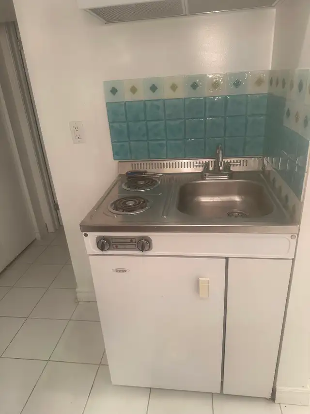 1 min Bloor-Ossington subway! Very clean. Immediately - Photo 7