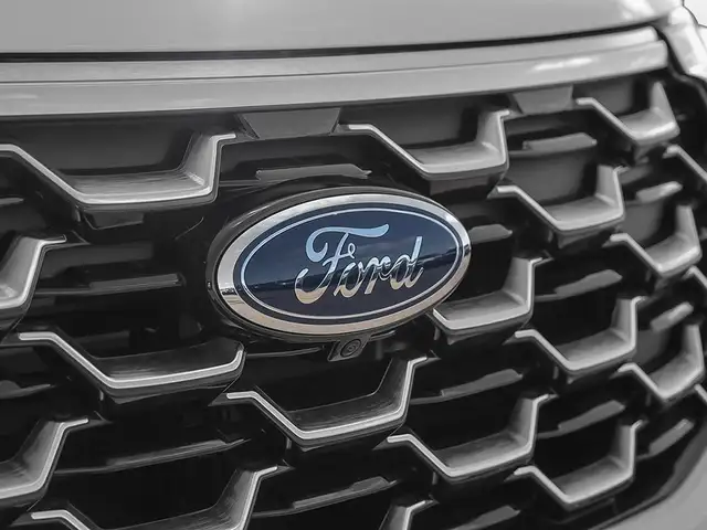 2026 Ford Explorer Platinum - Photo 9
