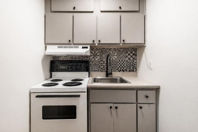 2½ tranquille rénové | WiFi, rangement et sécurité 24h inclus - Photo 3