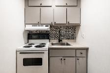 2½ tranquille rénové | WiFi, rangement et sécurité 24h inclus - Photo 3