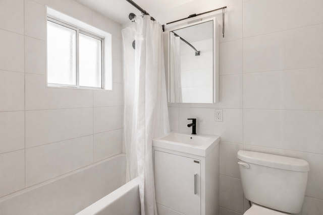 2½ tranquille rénové | WiFi, rangement et sécurité 24h inclus - Photo 5
