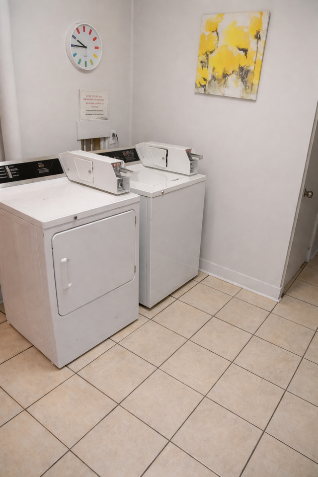 3½ Tranquille Rénové | WiFi, rangement et surveillance 24h - Photo 8