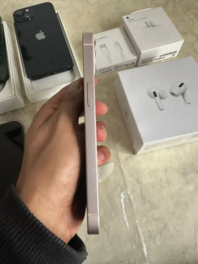 iPhone 13 128gb Pink with minor scuffs Airpods/Adapter/Deliver - Photo 4