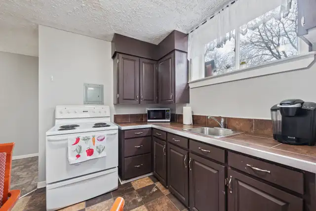 P6 AP1 - 2 BEDROOMS | FULLY FURNISHED ALL UTILITIES INCLUDE - Photo 5