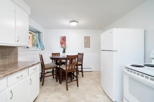 C5 BSMT - 2 BEDROOMS | FULLY FURNISHED ALL UTILITIES INCLUDED - Photo 6