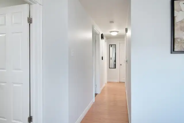 C5 BSMT - 2 BEDROOMS | FULLY FURNISHED ALL UTILITIES INCLUDED - Photo 11