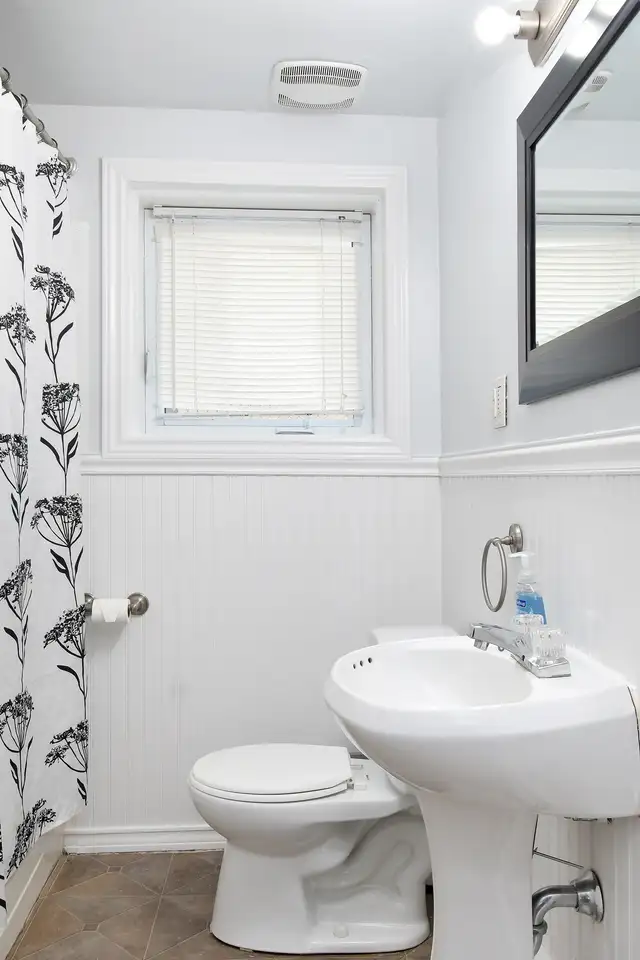 C5 BSMT - 2 BEDROOMS | FULLY FURNISHED ALL UTILITIES INCLUDED - Photo 15