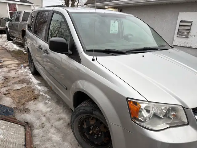 Grand Caravan not running (parts only) - Photo 3