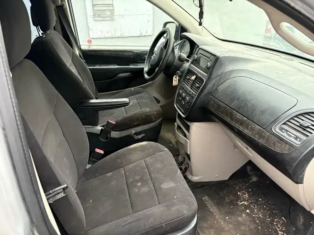 Grand Caravan not running (parts only) - Photo 4