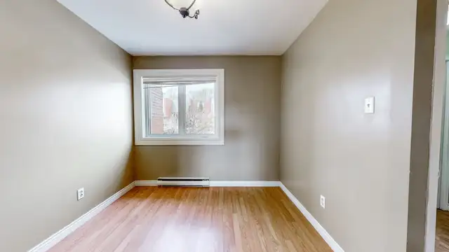 Affordable West-End townhouse! 4 Bed 1 Bath - Photo 2