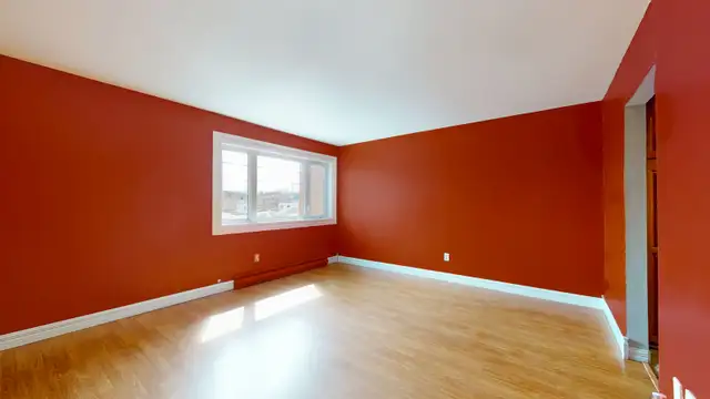 Affordable West-End townhouse! 4 Bed 1 Bath - Photo 4