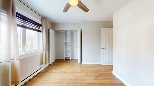 Affordable West-End townhouse! 4 Bed 1 Bath - Photo 5