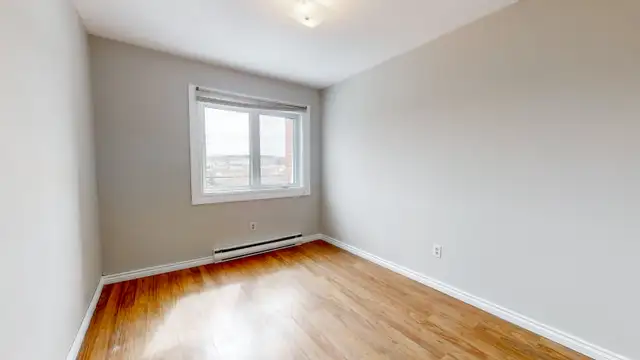 Affordable West-End townhouse! 4 Bed 1 Bath - Photo 6