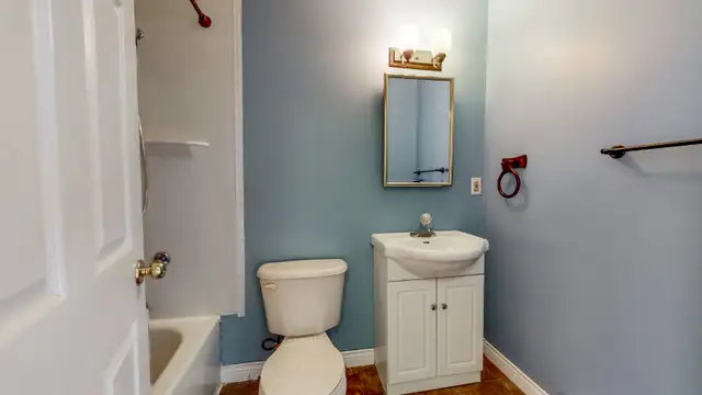 Affordable West-End townhouse! 4 Bed 1 Bath - Photo 7