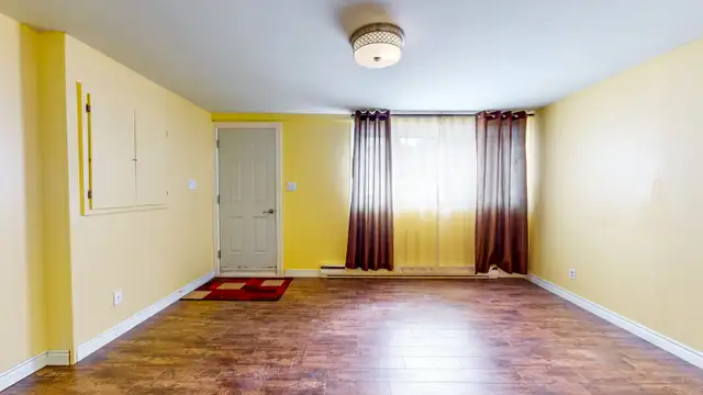 Affordable West-End townhouse! 4 Bed 1 Bath - Photo 8