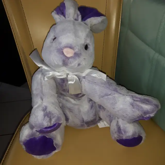 BEAU GRAND LAPIN NEUF UNIQUE 20'HAU LILAS MAUVE SUPER-DOUX$20.00