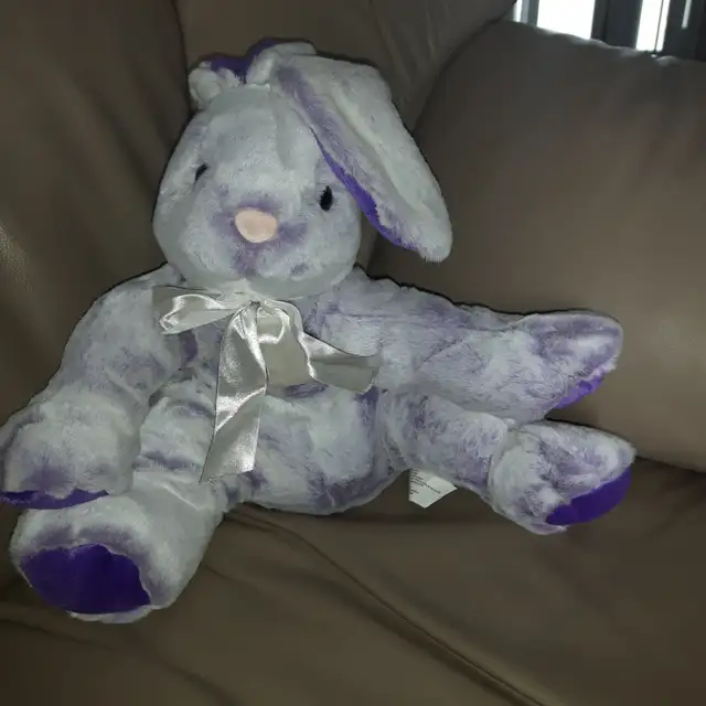 BEAU GRAND LAPIN NEUF UNIQUE 20'HAU LILAS MAUVE SUPER-DOUX$20.00 - Photo 3