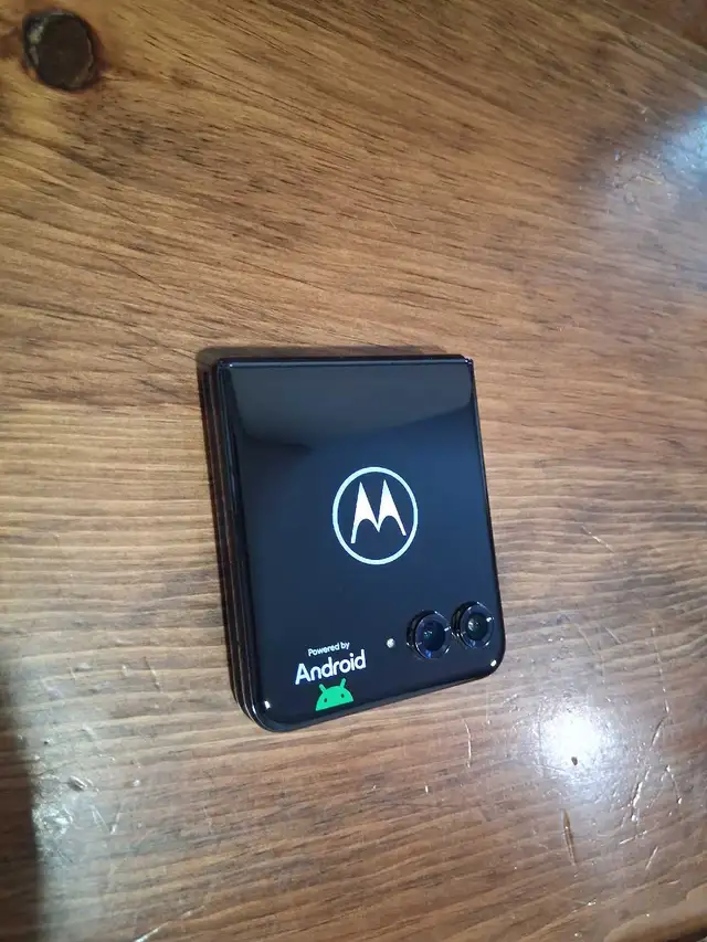 Motorola Razor Flip 2025 256gb - Photo 3